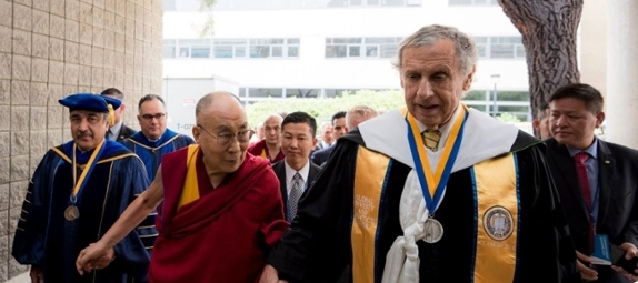 His Holiness the Dalai Lama and Regent Blum at the 2017 UC San Diego All Campus Commencement