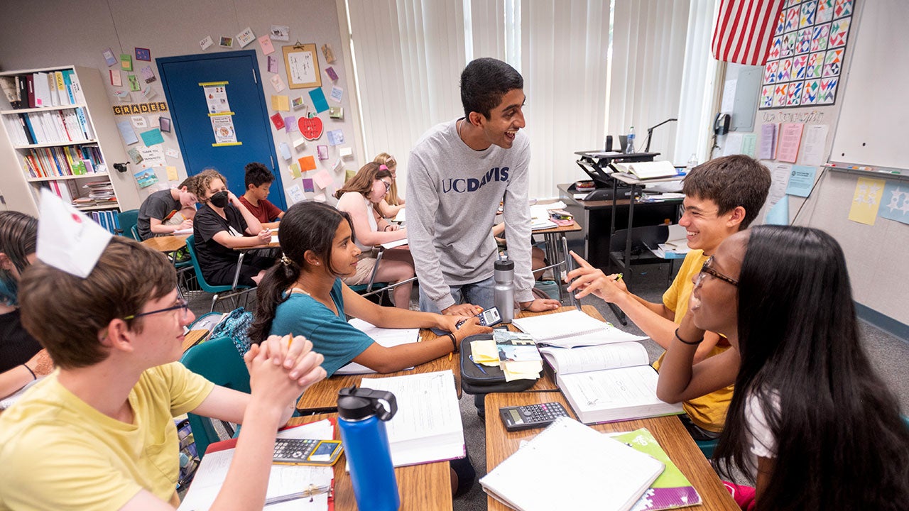 Neeraj Senthil teaches math to 7th graders in the classroom