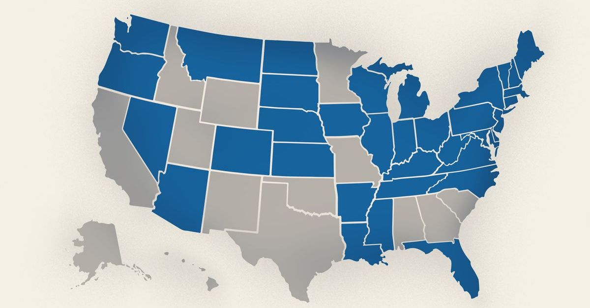 Map of US showing 30 states shaded blue, representing those that allow online gambling