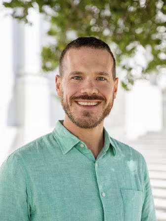 Headshot of Ian Ballard