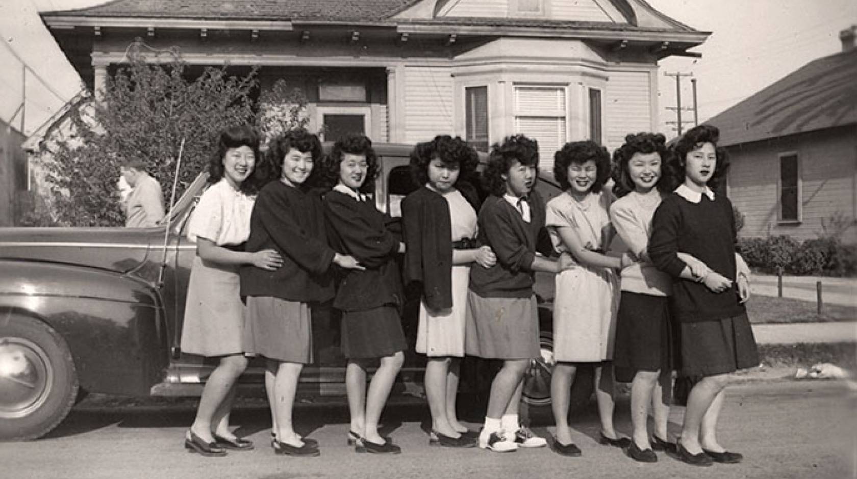 JUGS young women, 1946