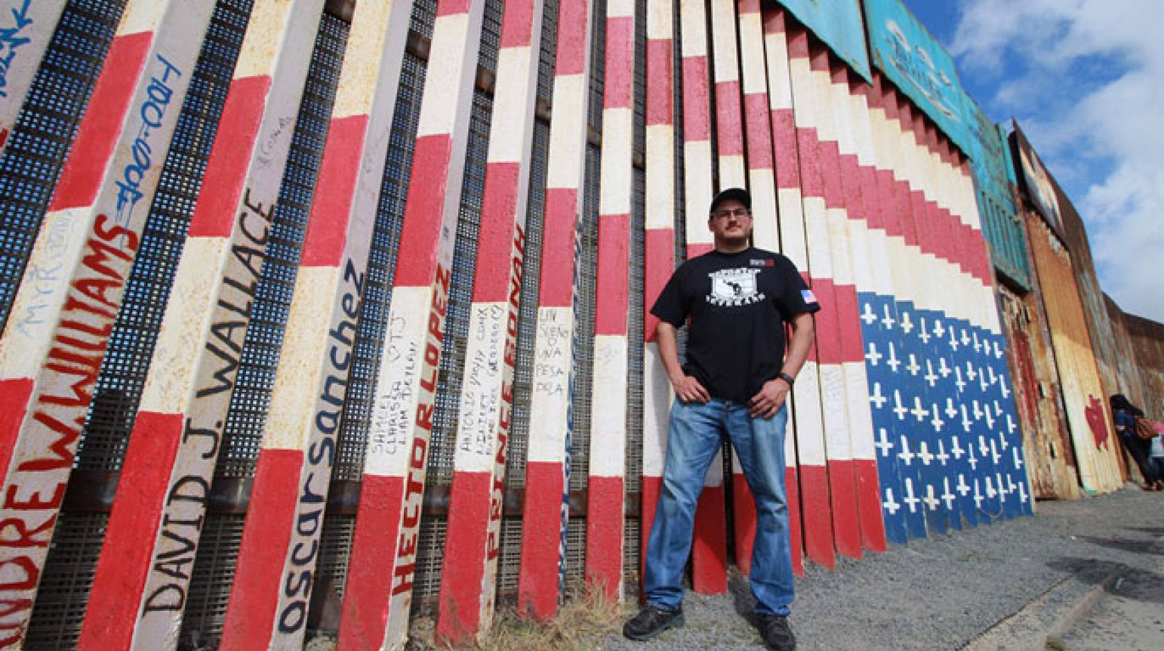 Alfredo Figueroa at the border wall