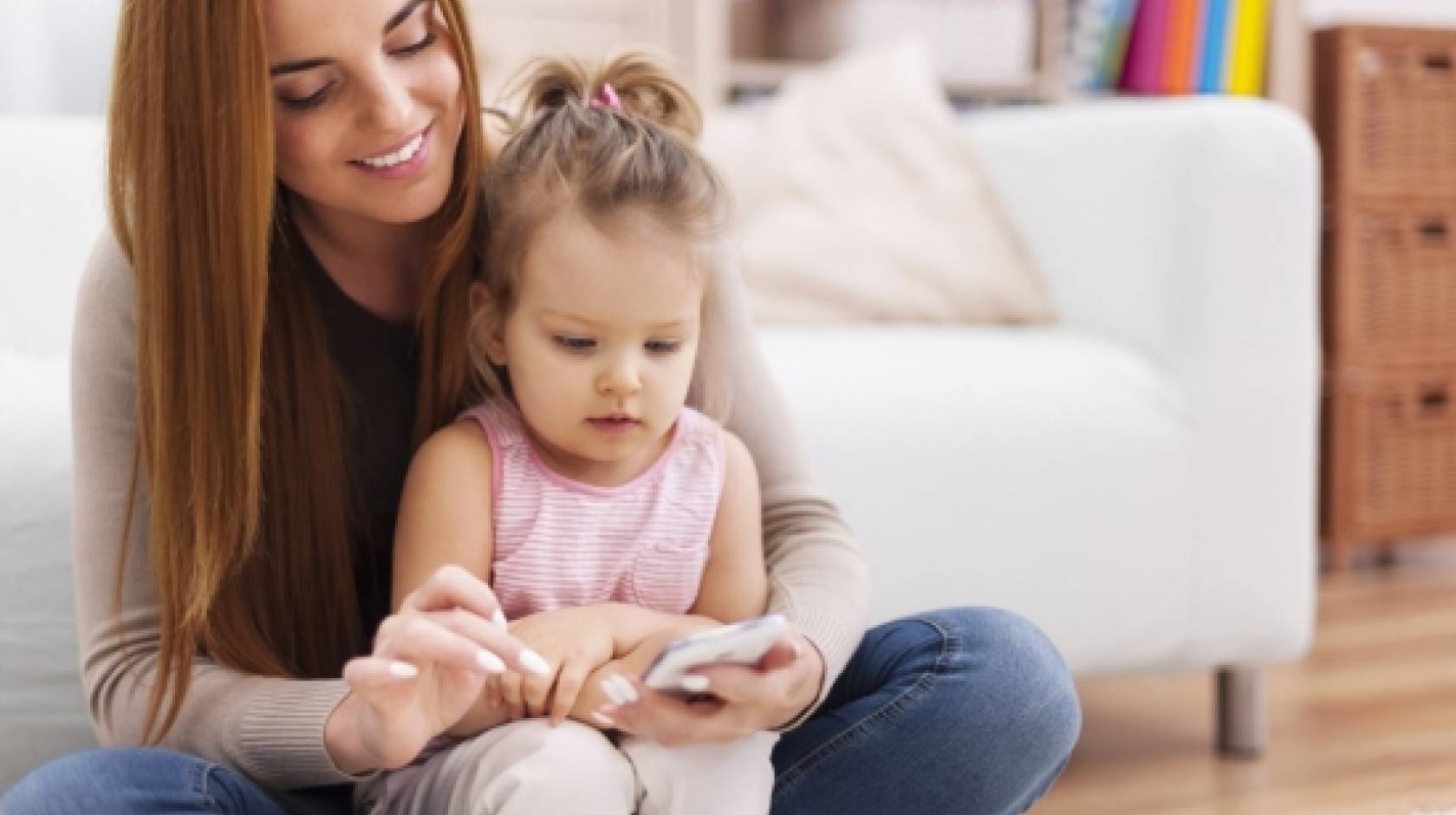 Mom and toddler looking at a cell phone