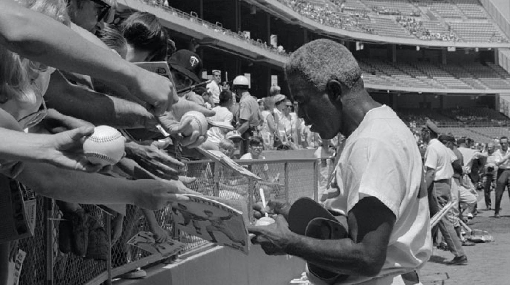 Jackie Robinson: Breaking ML Baseball's Color Barrier