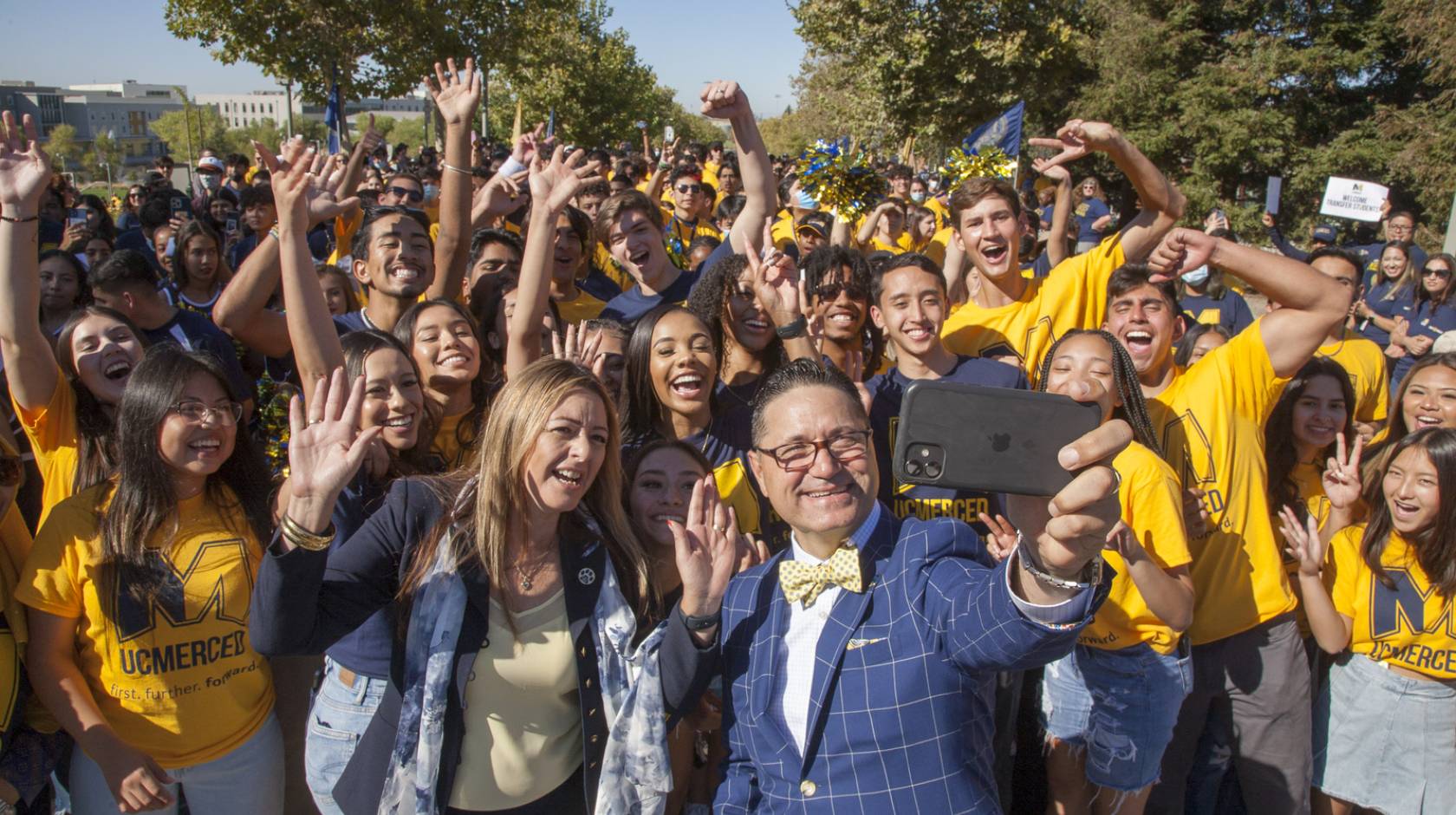 Campus community gathers to cheer on 'magnificent' new students