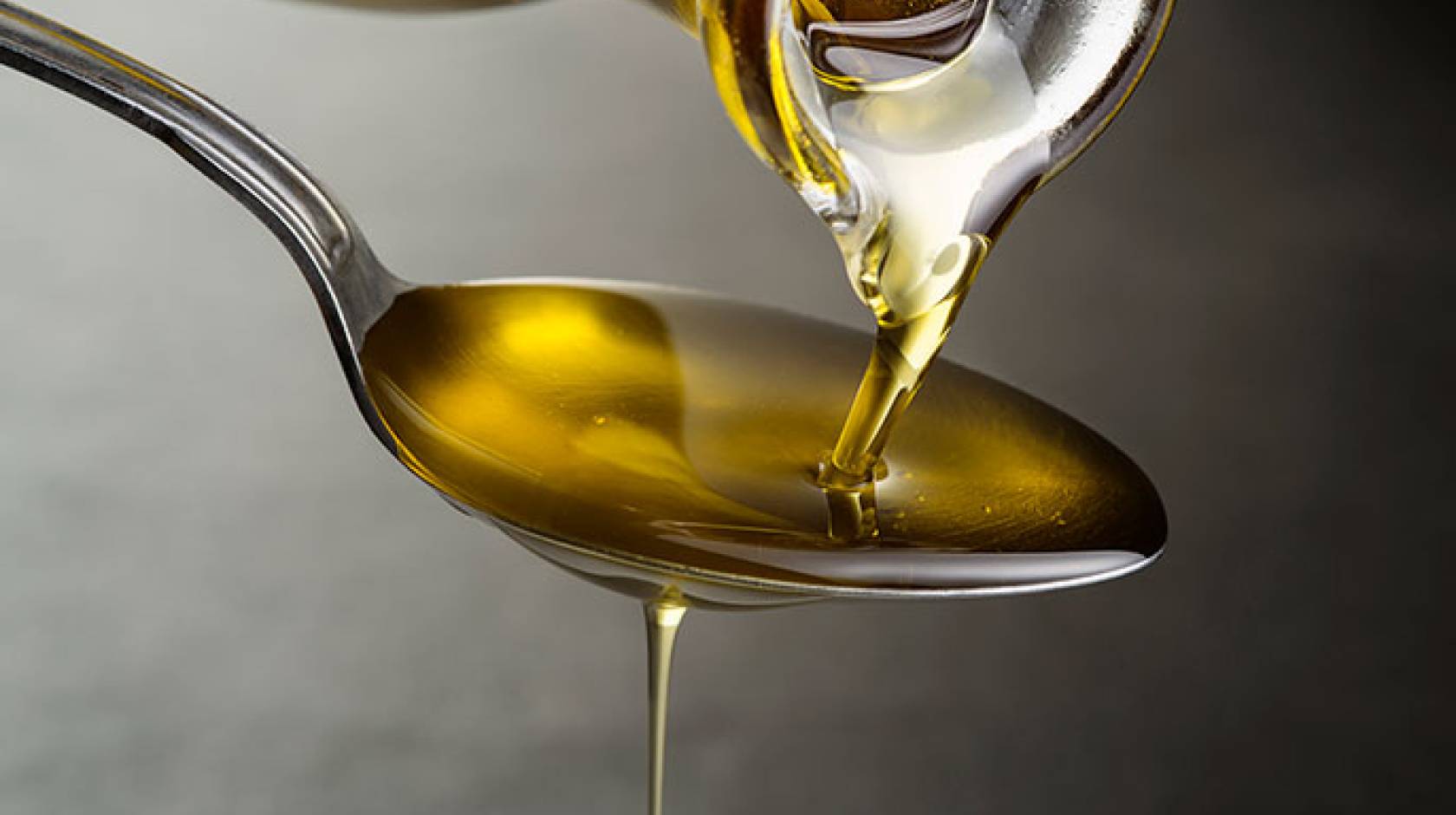 Soybean oil flowing into a spoon