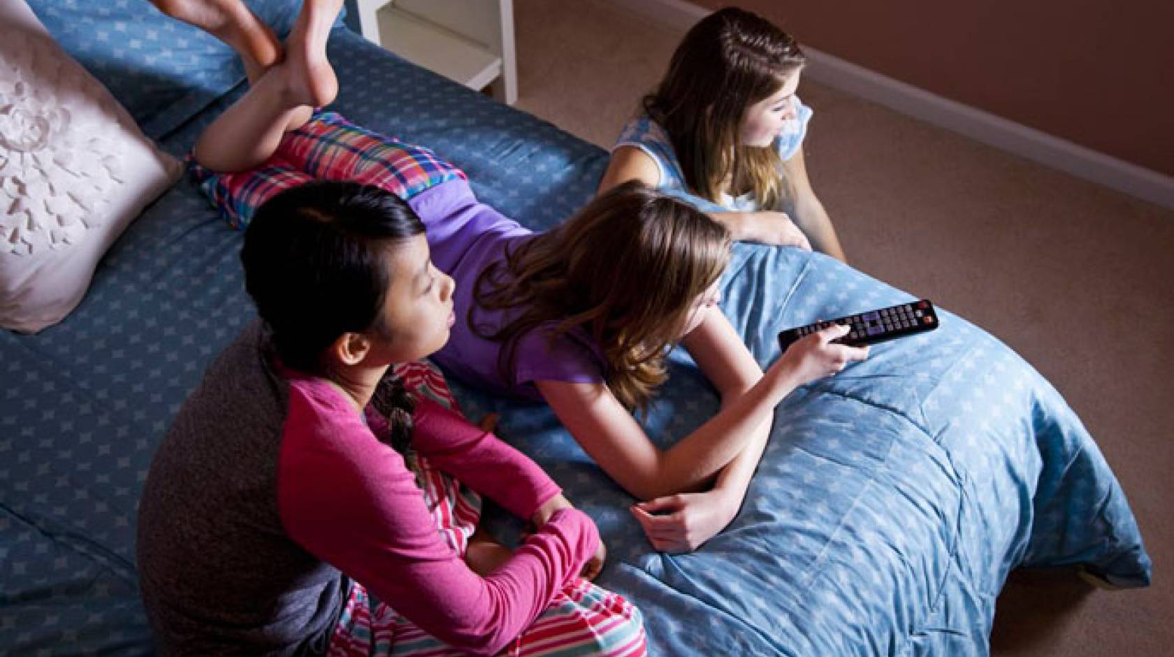 Child snacking and watching TV - Stock Image - C031/2590 - Science Photo  Library