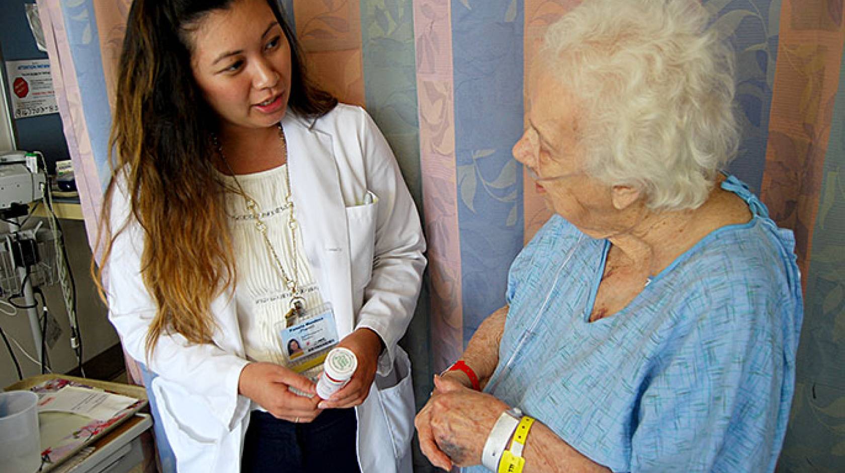 Pharmacist Pamela Mendoza and patient