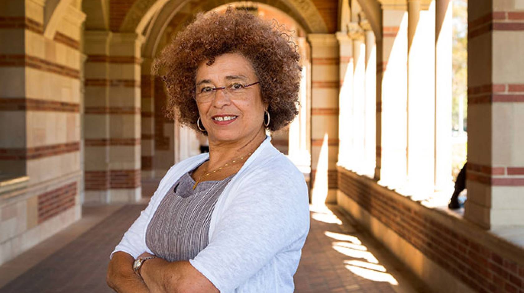 Angela Davis returns to UCLA classroom 45 years after controversy