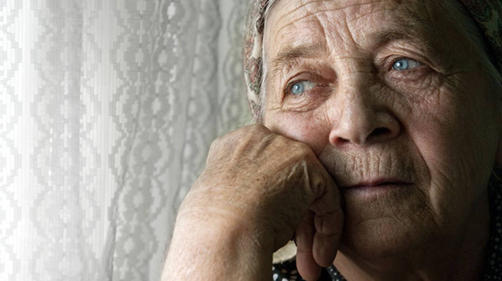 elderly-woman-smiling 